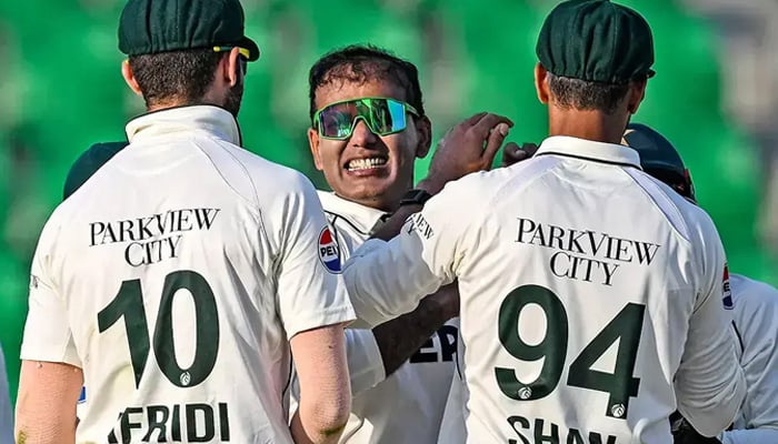 نعمان نے رکھا مان، عالمی چیمپئن جنوبی افریقا بے بس، لاہور ٹیسٹ میں پاکستان فتح یاب