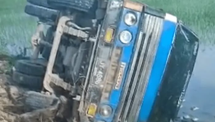 سوات ایکسپریس وے پر ٹریفک کا المناک حادثہ، خواتین و بچوں سمیت 17 جاں بحق