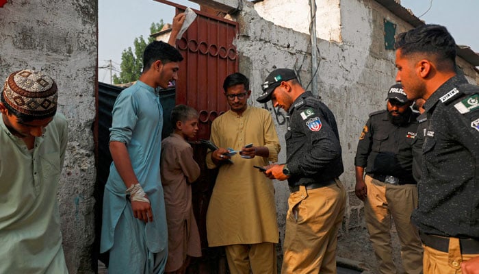 سہراب گوٹھ کے مختلف علاقوں سے غیر قانونی مقیم 15 افغان باشندے زیر حراست