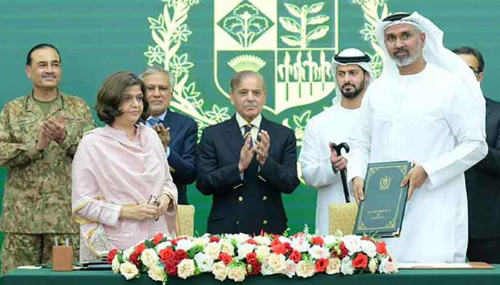 نجی شعبہ کاروبار چلائے، سہولت حکومت دے گی، فرسٹ ویمن بینک کی نجکاری بارش کا پہلا قطرہ، وزیراعظم