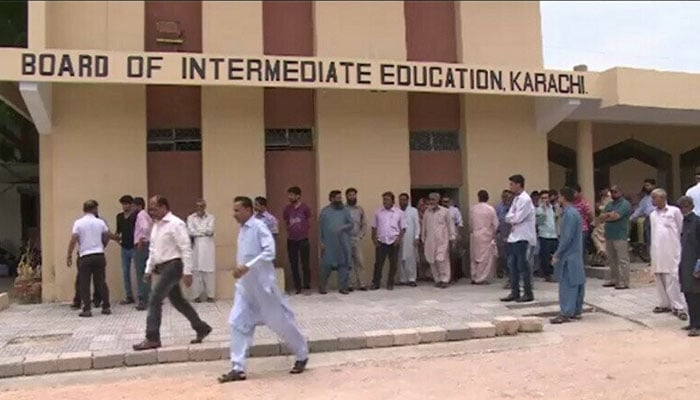 تعلیمی بورڈز میں یکساں پالیسی اور جدید ٹیکنالوجی کے استعمال سے امتحانی نظام بہتر ہوسکے گا، فقیر محمد لاکھو