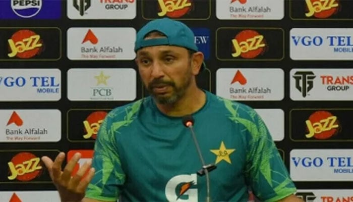 کم ٹیسٹ میچز کھیلنا پاکستان کی شکست کی وجہ، کوچ اظہر محمود