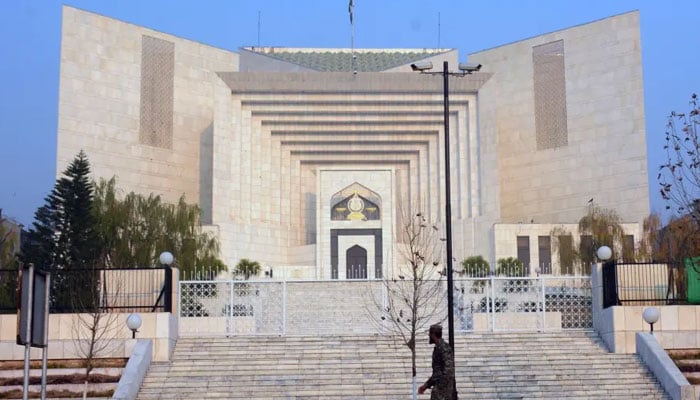 26 ویں آئینی ترمیم کیس، عدالتی بنچز خواہشات سے نہیں آئین اور قانون کے مطابق بنیں گے، سپریم کورٹ