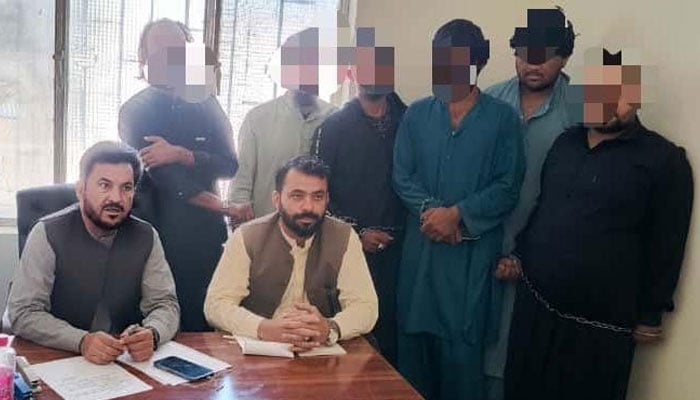 ایف آئی اے اینٹی ہیومن ٹریفکنگ سرکل کوئٹہ نے افغان شہریوں سمیت 6 مائیگرنٹ اسمگلروں کو گرفتار کر لیا