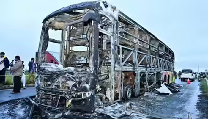 آندھرا پردیش میں المناک حادثہ، بس کو آگ نے لپیٹ میں لے لیا، 19 ہلاک