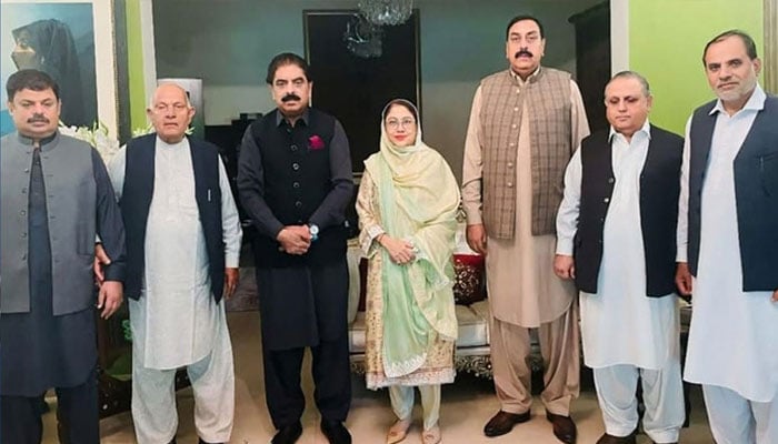 آزاد کشمیر حکومت سازی، PTI فارورڈ بلاک کے 10 ارکان PP میں شامل، مطلوبہ 27 ممبرز کا ہدف پورا