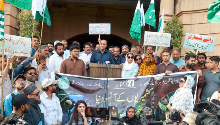 کشمیری عوام سے اظہار یکجہتی، کراچی انتظامیہ کے زیر اہتمام ریلی