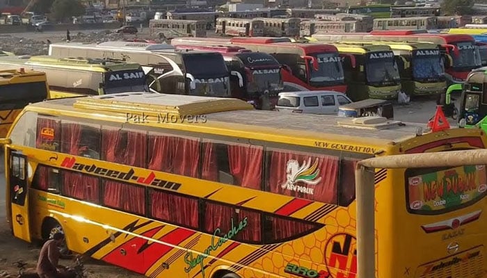 لی مارکیٹ اور عادل شاہ بس اسٹینڈ سہراب گوٹھ ختم، چار بسیں ضبط