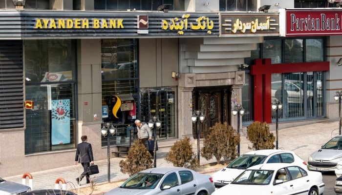 ایران کا سب سے بڑا نجی بینک تحلیل، سرکاری بینک میں َضم