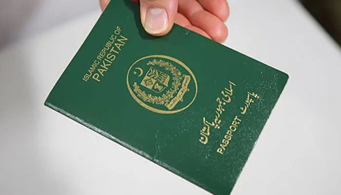 پاسپورٹ میں چند سیکورٹی فیچرز کے علاوہ کوئی تبدیلی نہیں