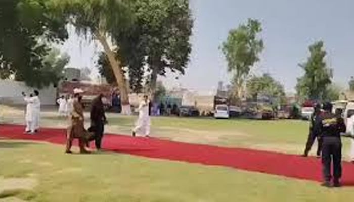 ڈاکوؤں کا ریڈ کارپٹ استقبال قانون کی کھلی تذلیل، متحدہ