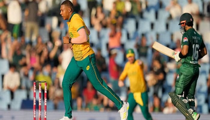 پاکستان اور جنوبی افریقی ٹیمیں لاہور پہنچ گئیں