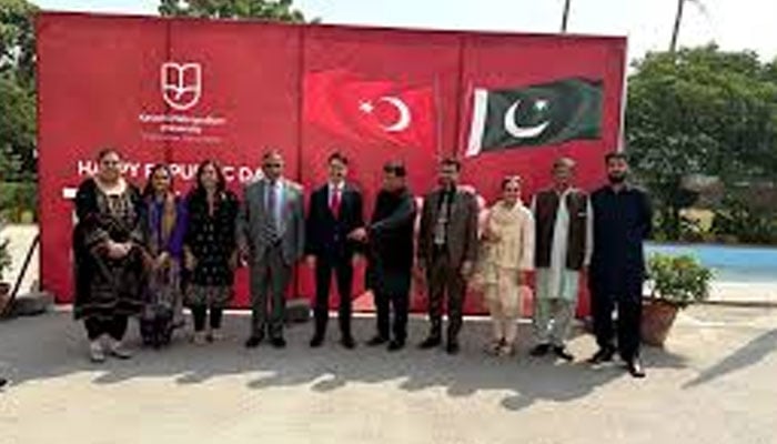 میٹروپولیٹن یونیورسٹی، ترکیہ کے یوم جمہوریہ کی یاد میں تقریب کا انعقاد