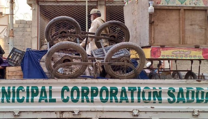 ضلعی انتظامیہ کی کارروائی، سڑکوں پر تجاوزات میں ملوث 103 ہوٹل سیل