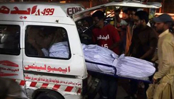 ٹرالر اور آئل ٹینکر کی ٹکر سے 3 افراد جاں بحق، ایک زخمی