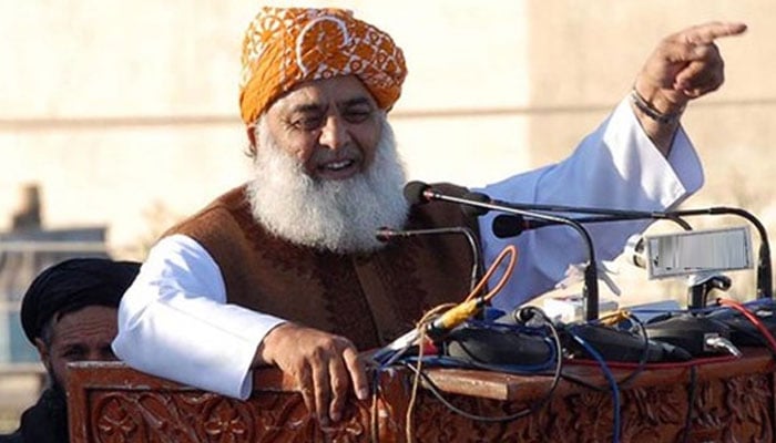 آئمہ کرام کو 25 ہزار روپے وظفیہ ضمیر خریدنے کی کوشش ہے، مولانا فضل الرحمٰن