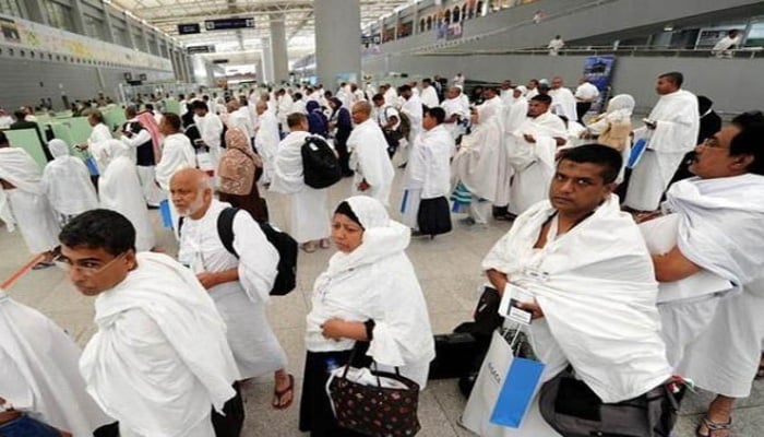 نئی عمرہ پالیسی کا اعلان، ویزہ جاری ہوتے ہی ایک ماہ میں سعودیہ کا سفر لازمی قرار