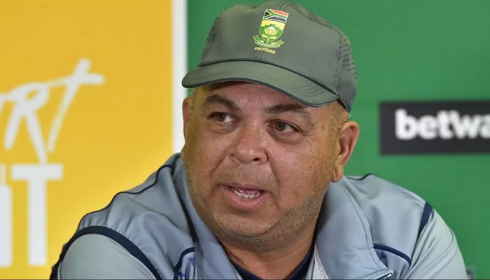 ہیڈ کوچ  جنوبی افریقا کرکٹ ٹیم شکری کنرا—تصویر بشکریہ غیر ملکی میڈیا