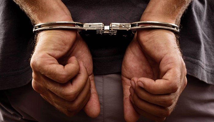 جائیداد، زمین اور گھر خریدنے بیچنے والوں سے بھتہ طلب کرنے والے 3 ملزمان گرفتار