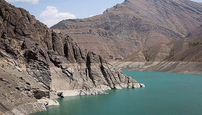 ایران: تہران خشک سالی کا شکار مرکزی ڈیم میں صرف 2 ہفتوں کا پانی باقی