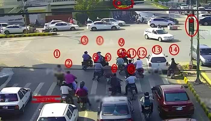 کراچی، ٹریفک قوانین کی خلاف ورزی، 3485 ای چالان جاری