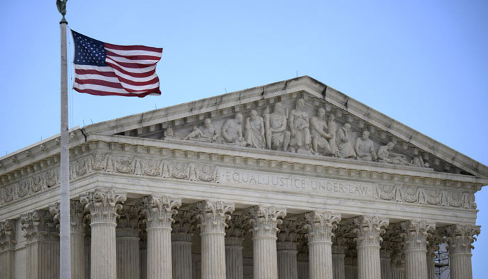 ٹرمپ کے وکیل کو ٹیرف کی قانونی حیثیت پر سخت سوالات کا سامنا