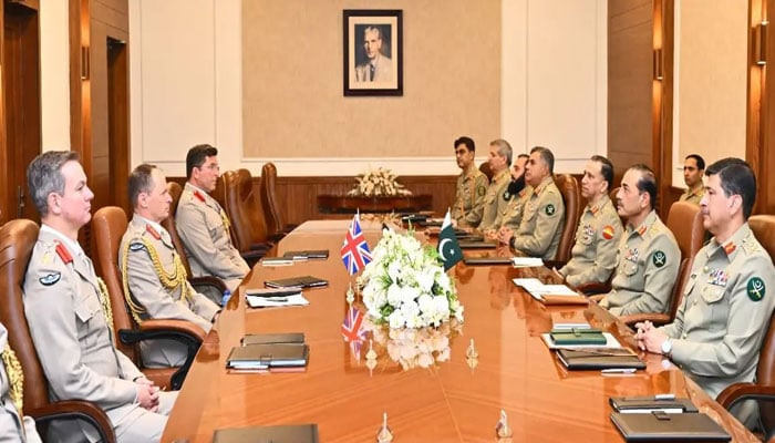 برطانوی چیف آف جنرل اسٹاف کی فیلڈ مارشل عاصم منیر سے اہم ملاقات