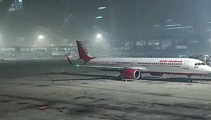 نیو دہلی ایئرپورٹ، فلائٹ آپریشن گڑبڑ جاری، دوسرے دن بھی 800 پروازیں متاثر