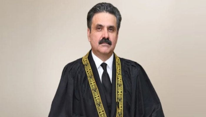 پاکستان کی تمام عدالتیں سولر انرجی پر منتقل کی جائیں گی، چیف جسٹس