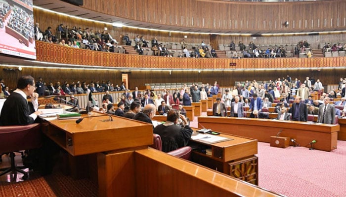 27 آئینی ترمیم کی خوش اسلوبی سے منظوری اور ایوان کے ناقابل فراموش منظر