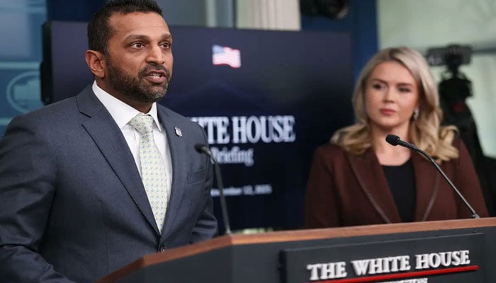 FBI ڈائریکٹر کی اچانک وائٹ ہاؤس بریفنگ میں آمد چینی خفیہ دورے کی وضاحت