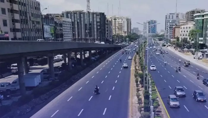 شاہراہ فیصل پر حد رفتار 60 کلومیٹر مقرر، سائن بورڈ لگا دیئے گئے