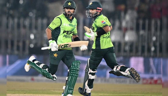 دوسرا ون ڈے، بابر اعظم کی ناقابل شکست سنچری کے ساتھ واپسی، میچ اور سیریز پاکستان کے نام