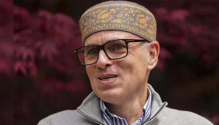 لال قلعہ بم دھماکہ، بھارتی حکومت ہر کشمیری کو شک کی نظر سے نہ دیکھے، عمر عبداللّٰہ