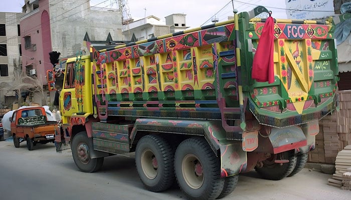 ڈمپر پر ٹریکر نصب نہ ہونے پر ایک لاکھ روپے کا جرمانہ