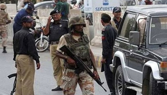 رینجرز سندھ اور پولیس کی لیاری میں کارروائی، انتہائی مطلوب گینگ وار کمانڈر گرفتار