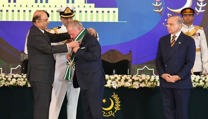 صدر مملکت نے اردن کے شاہ عبداللّٰہ دوم کو اعلیٰ ترین سول ایوارڈ ’’نشان پاکستان‘‘ سے نوازا