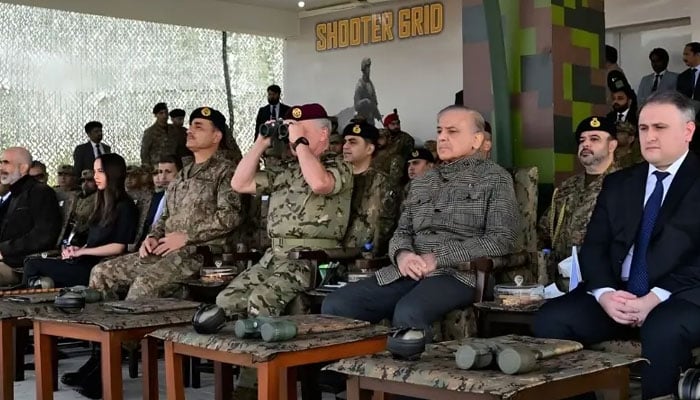 شاہ عبداللّٰہ کا GIDS ہیڈکوارٹر کا دورہ، فوجی مشق کا معائنہ