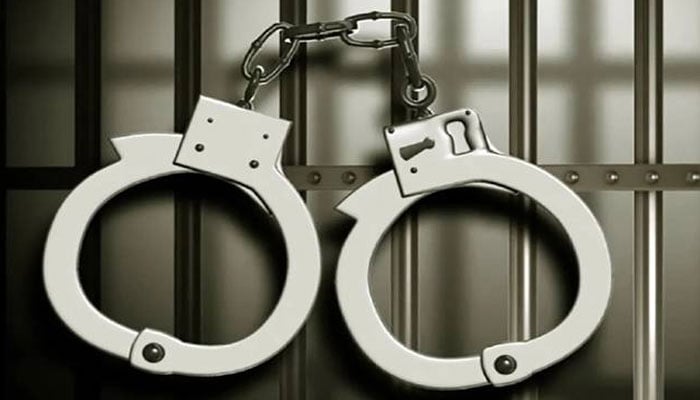 گودام میں چوری کرنے والا سیکیورٹی گارڈ گرفتار