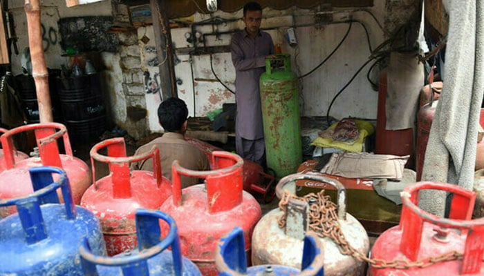 غیر محفوظ اور غیر قانونی ایل پی جی دکانوں کیخلاف کریک ڈاؤن