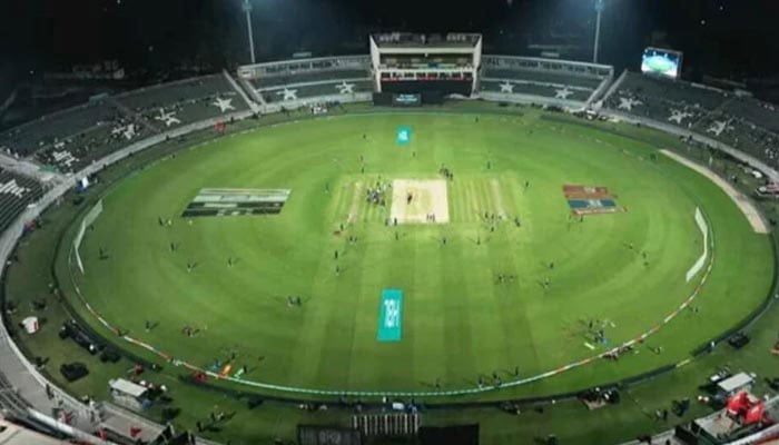 سری لنکن وزیر نے سہ فریقی سیریز کا میچ دیکھا