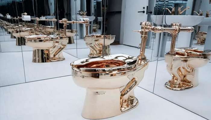 سونے کا ٹوائلٹ ’امریکا‘ 3 ارب 37 کروڑ 20 لاکھ روپے میں فروخت