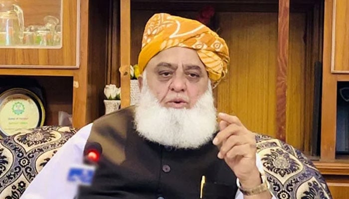 ’’بنا کر فقیروں کا ہم بھیس غالب‘ تماشائے اہل کرم دیکھتے ہیں‘‘