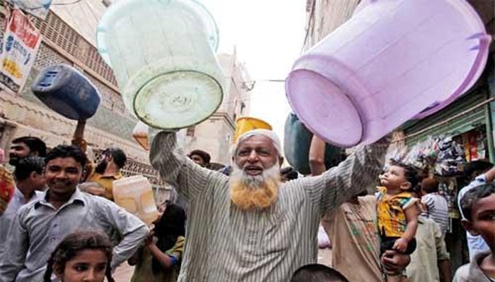 پانی کی قلت، نارتھ کراچی کے مکینوں کا ناگن چورنگی پمپنگ اسٹیشن پر دھاوا