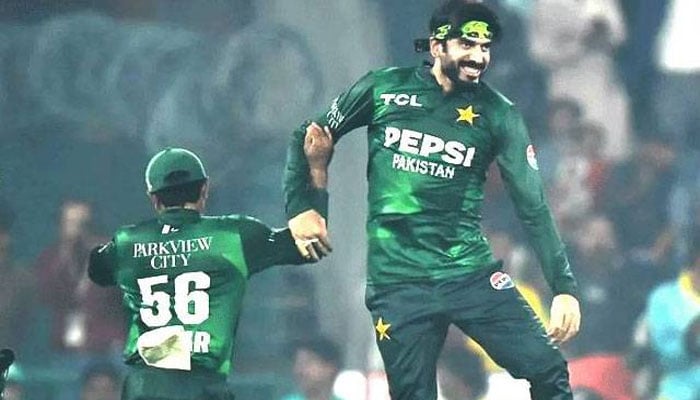 سہ فریقی سیریز، عثمان طارق کی ہیٹ ٹرک، پاکستان فائنل میں، زمبابوے کو ہرادیا