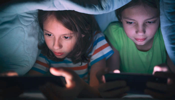 اسکرین ٹائم بچوں کی صحت کیلئے فائدہ مند بھی ہوسکتا ہے، نئی تحقیق