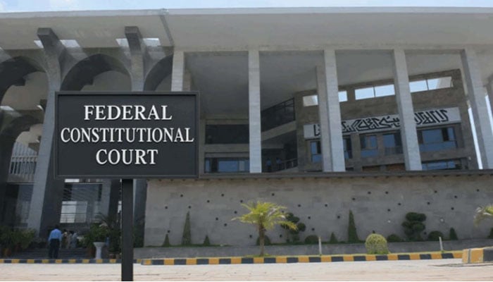 ٹرانسفر کیس، وفاقی آئینی عدالت نے ہائیکورٹ کے 5 ججز کی درخواست خارج کردی