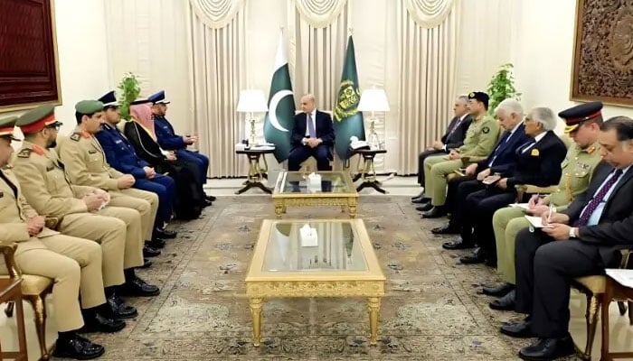 وزیراعظم اور فیلڈ مارشل سے سعودی افواج کے کمانڈر کی ملاقات، تعلقات مزید مضبوط بنانے کا عزم