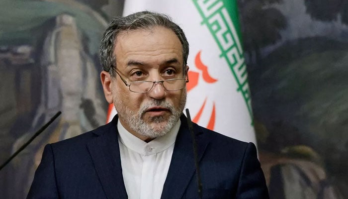 ایرانی وزیر خارجہ کا فرانس کا دورہ، جوہری تنازع پر بات چیت