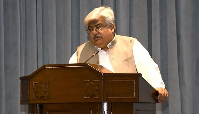 وزیراعظم کی ہدایت پر تنخواہ دار طبقے کو ٹیکسوں میں ریلیف پر کام شروع، چیئرمین ایف بی آر